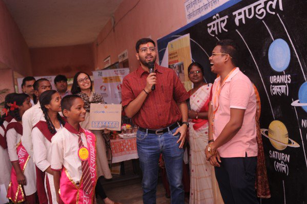 radiocityindia's tweet photo. It was a terrific thursday for students of Govt Middle School Chakla in #Ranchi #Jharkhand. The @DC_Ranchi @rmray
visited their school &amp; spoke about the importance of immunization esp the ongoing #MeaslesRubella campaign.
#vaccineswork #EveryChildAlive
@moiradawa https://t.co/ZVIWhtOweI