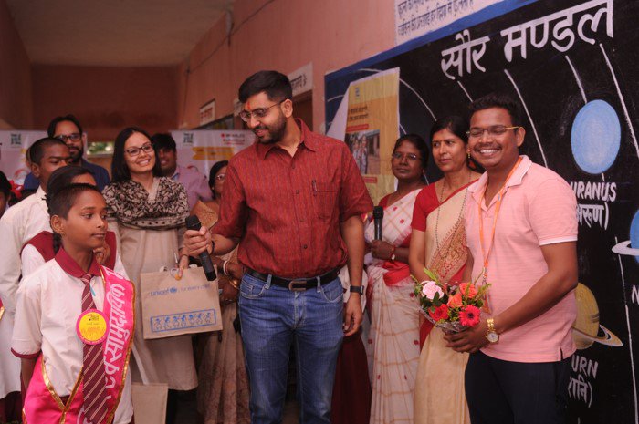 radiocityindia's tweet photo. It was a terrific thursday for students of Govt Middle School Chakla in #Ranchi #Jharkhand. The @DC_Ranchi @rmray
visited their school &amp; spoke about the importance of immunization esp the ongoing #MeaslesRubella campaign.
#vaccineswork #EveryChildAlive
@moiradawa https://t.co/ZVIWhtOweI