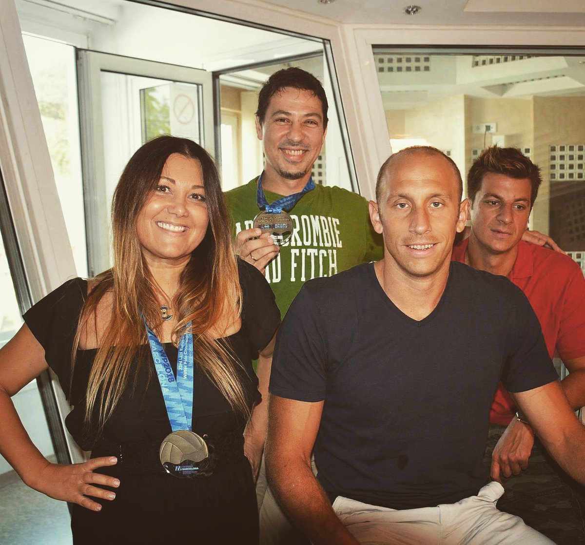 NatalijaRadioS's tweet photo. Kako je dobro kad si okićen zlatom! https://t.co/2fpJrgMLcr