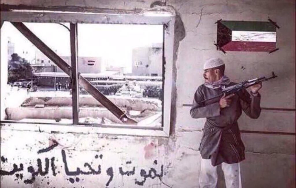 Yosha71's tweet image. لأجل الكويت لن ننسى 
لأجل كل من ضحى بنفسه و ماله و ابناءه لن ننسى.