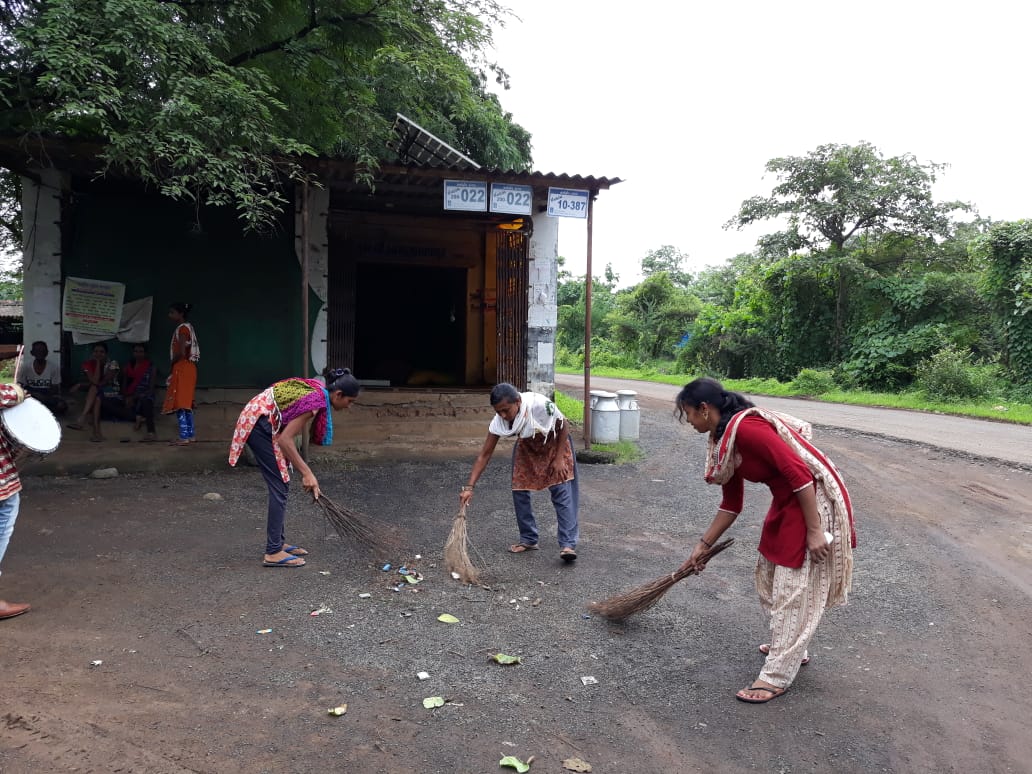 swachhtapi's tweet photo. ભવાઈના કાર્યક્રમ પહેલા ગ્રામજનો દ્વારા સામુહિક સાફ સફાઇ હાથ ધરવામાંં આવી
#collectortapi #SwachhBharat @SBMR_Gujarat #huchhuswachh
#SSG2018 #હુંછુંસ્વચ્છ #ddotapi #tdotapi #tapian #dolvan #tapi
#swachhsarvekshan2018 #IEC #iecactivity https://t.co/cwUEr4CisA