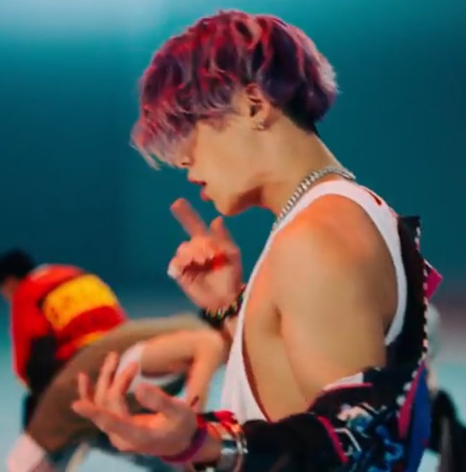 kimrbyjn's tweet photo. DOUBLE KILL FROM DOUBLE B. #iKONisKILLINGME https://t.co/t0o36XhyKe