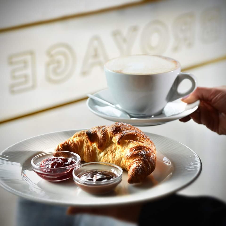 Morning treats, anyone??? #morningtreat #coffeebreak #coffee #coffeetime #pastry #croissant #morningmotivation #thursdaytreat