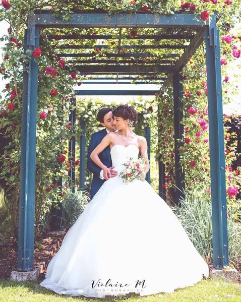 Comme me l’a si justement dit la vendeuse de chez #Pronuptia, « s’il y a bien un jour où l’on peut jouer les princesses, c’est le jour de son #mariage ! »
Robe : Fluorina
Découvrez le témoignage de Marine &amp; Damien sur le site <a href="/popcarte/">Popcarte</a>  : bit.ly/2LTVIu5 😍