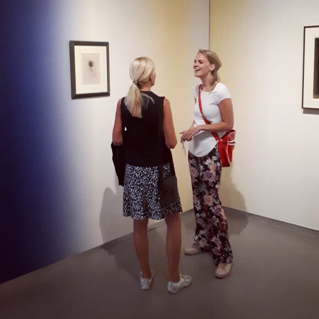 krollermuller's tweet photo. Zin in een goed gesprek? Ons #Filosofeerteam is vandaag in de Redontentoonstelling! Met prikkelende vragen verrassen ze onze bezoekers en dagen ze uit tot een persoonlijke kijkbeleving. Kom ook gezellig langs! https://t.co/J4Q3FAcmWA https://t.co/cLolbPLNgS