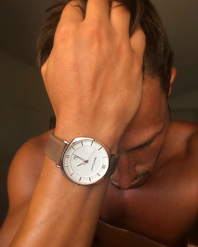 TrendyClassic25's tweet photo. L'homme est toujours la proie de ses vérités
⌚️ modèle PHANTOM #TrendyClassic
#watches #lifestyle #fashionwatches #menstyle #mensfashion #menswear #mensstyle #menswatch #mensjewelry #mensaccessories #menslook #trendy #trendywatches #trendywatch #fashion #Besançon #summer https://t.co/lVaGfA1doU