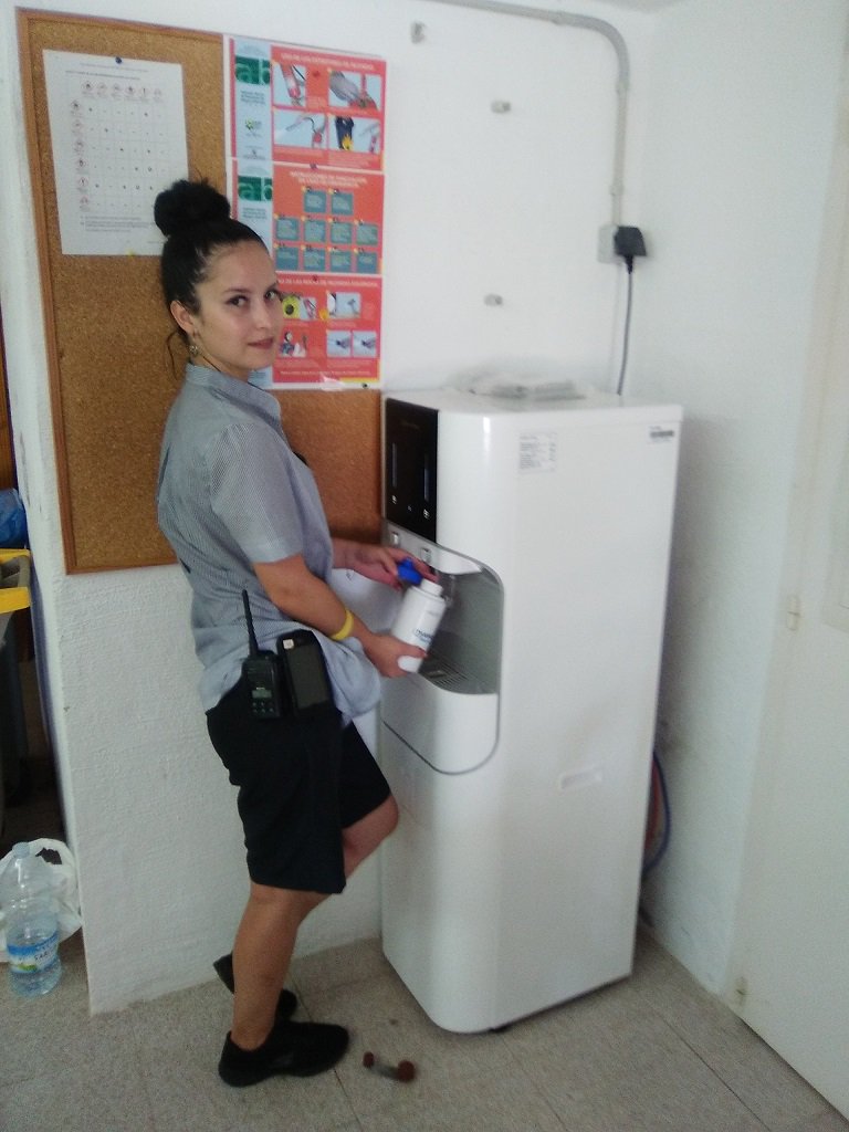 JuanaTriay's tweet photo. These reusable Diamond bottles are a godsend in this hot weather!
#DRIGoGreen #DiamondGoGreen #GreenHoteliers #summer @BegoaAguirre @IsabelMWSB45 https://t.co/nzgdzXLSgB