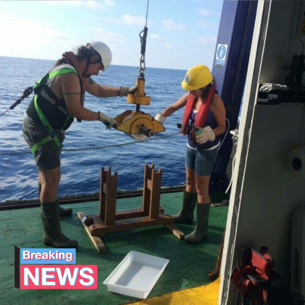 gemar_ieo's tweet photo. Nuevos muestreos con la draga #shipek sobre Emile Boudot para la caracterización del sustrato del monte submarino. @PatriBarcenas e Iñaki Franco trabajan casco a casco para que no se pierda ni un poquito de muestra #sedimentos #bioclastos #poliquetos https://t.co/pzVdntOdSX