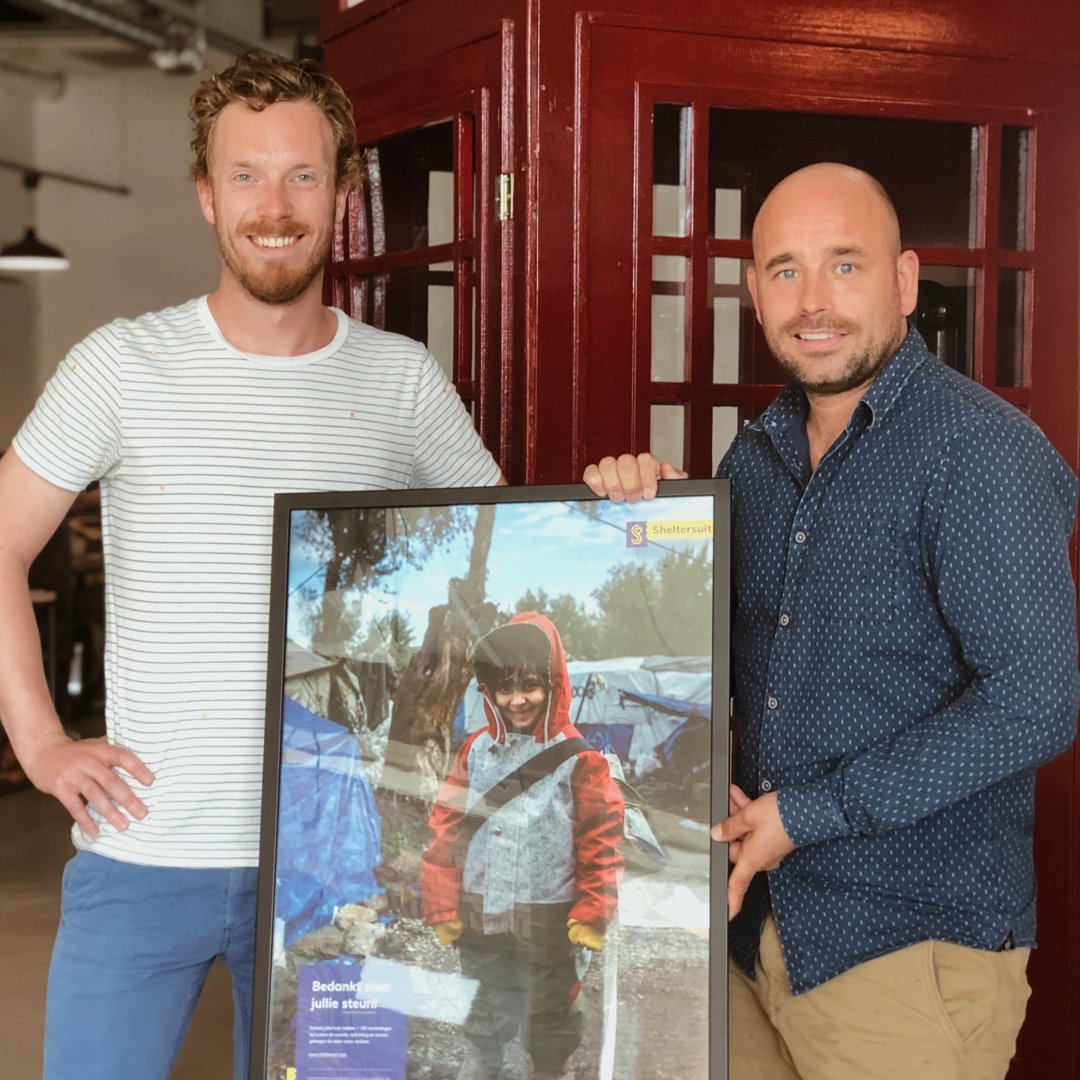Talking about a throwback. Longer than a year ago, Twan donated the very first Sheltersuit to those in need. Thanks Youp for gifting us this Sheltersuit Foundation plaque! 🙌 #wirelab #digitalagency #sheltersuit #sheltersuitfoundation #charity #plaque #donatenow