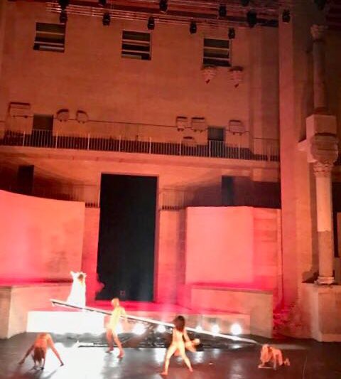 ⚔️ ‘Antígona’, obra de <a href="/c_ferroviaria/">Compañía Ferroviaria</a>, va obrir ahir en el Teatre Romà de Sagunt la 35 edició de <a href="/saguntaescena/">Sagunt A Escena</a> L'acte va comptar amb la presència del president de la <a href="/dipvalencia/">Diputació de València</a>, Toni Gaspar, i la diputada de Teatres, <a href="/RosaPerezGarijo/">Rosa Pérez Garijo🔻</a> 🎭