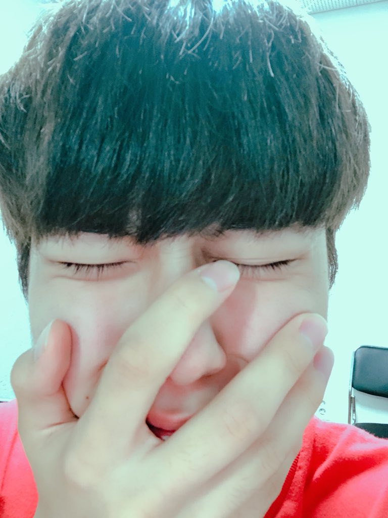 CUBE_YOOSEONHO's tweet photo. 눙물이앞을가린다..⭐️ https://t.co/TkINLyyrET