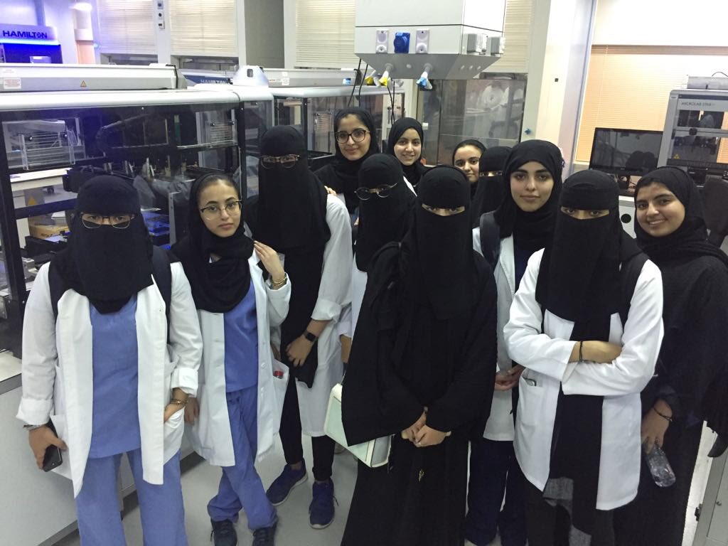 mawhibaprogram's tweet photo. الطالبات في مختبر معالجة العينات والبنك الحيوي! #برامج_موهبة_الاثرائية #برنامج_موهبة_بجامعة_الفيصل https://t.co/V2F5btU9XT