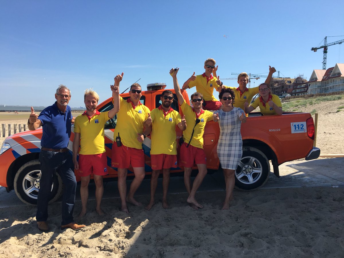 strandpost20's tweet image. Vandaag kregen wij een verassingsbezoek van onze burgermeester @MargaVermue en wethouder Peter Ploegaert @Pepempe op de strandpost!
