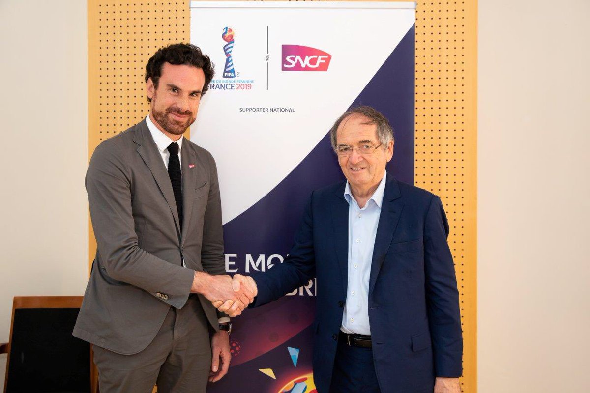 GroupeSNCF's tweet photo. SNCF se veut le 1er soutien de la réussite des femmes sur les terrains de foot comme en entreprise. C’est pourquoi SNCF sera «supporter national» de la CDM féminine U-20 de la FIFA France 2018 et de la CDM féminine de la FIFA France 2019. https://t.co/MFCjd1loNw #U20wwc #fifaWWC https://t.co/hrdBUpdkqf