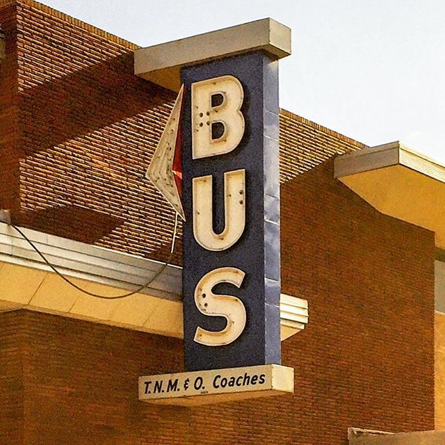 alexisfleisig's tweet photo. Texas, New Mexico &amp; Oklahoma Coaches
#sign #signcollective #signage #everything_signage #signjunkie #signgeeks #rsa_streetview #roadsideamerica #neon #neonsign #archdaily #archidaily #archilovers #architecturephotography #architecture #americana #midcent… https://t.co/w0BkrGP249 https://t.co/GpQmmf7WG1