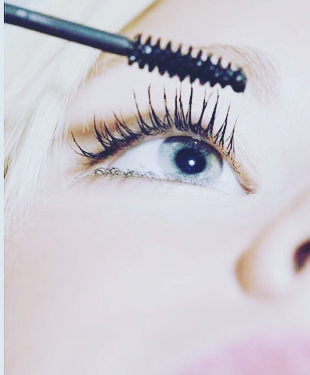 janelane86's tweet photo. @InfluensterCA #NotSynthetic @BurtsBees #complimentary #Influenster natural lashes achieved! https://t.co/KBi2DCS82R