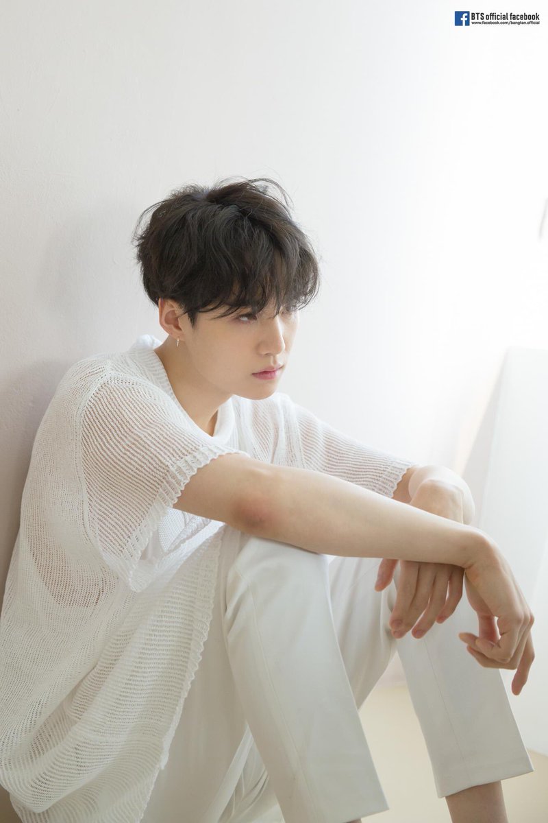 Min_Sable's tweet photo. First of all HOW CUTE IS HE?!
Second of all HOW CUTE IS HE?!
Lastly HOW CUTE IS HE?!

I LOVE YOU MIN YOONGI! 💜
#BTSARMY @BTS_twt #CallMeMrsMin https://t.co/5fTBJH7VwT