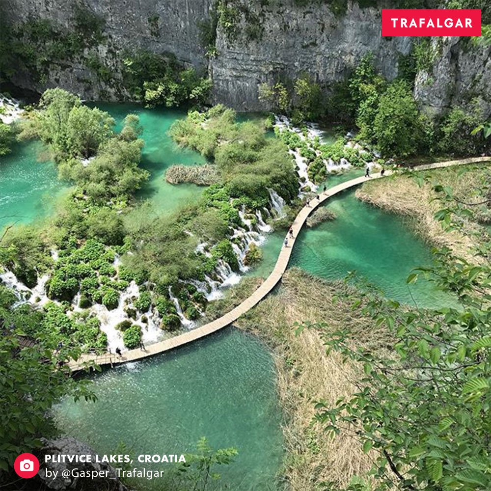 UNESCO World Heritage-listed Plitvice Lakes in Croatia features 16 crystal clear lakes interconnected by a series of cascading waterfalls against spectacular landscapes. Absolutely exquisite 👌 🇭🇷 You can experience it all here: ow.ly/Rj1850i8Wme  📸Gasper_Trafalgar