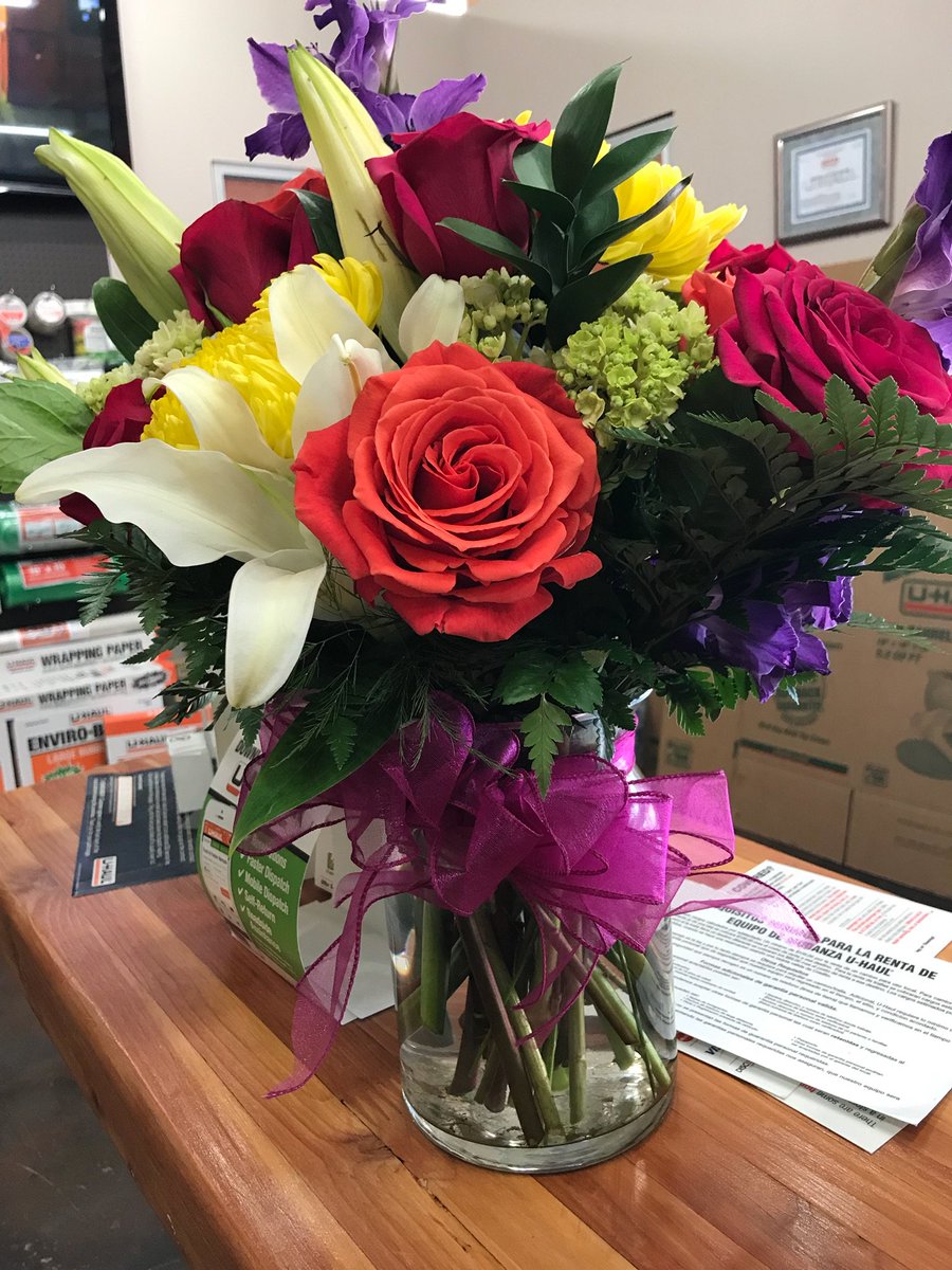 Good customer services, makes happy tenants. Thank you so much for the flowers! Always happy to help with any #storage #moving #Ubox or #Uhaul problems. Love our tenants/customers #selfstorage <a href="/Uboxes/">Uboxes.com</a> <a href="/uhaul/">uhaul</a>