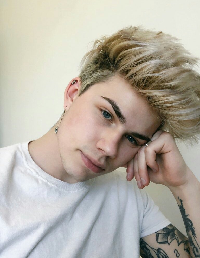 bradleygdrz's tweet photo. So who you been calling baby? Nobody could take my place.
When you're looking at those strangers, hope to god you see my face. https://t.co/whNWzH8Lkh