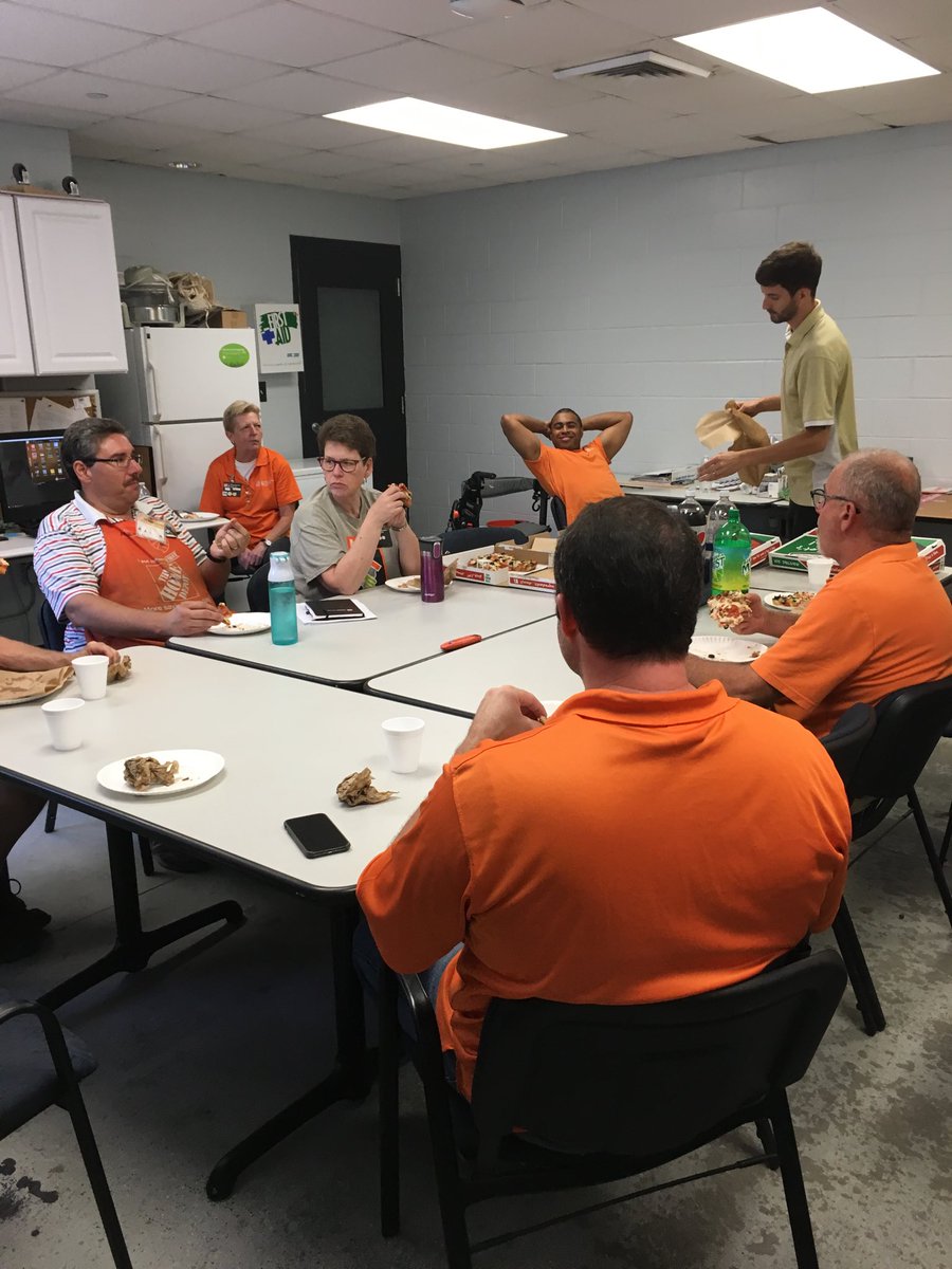 huebbie's tweet photo. Working partnerships MET lunch with DS Mark T and ASM Michael https://t.co/lSO95DyZH2