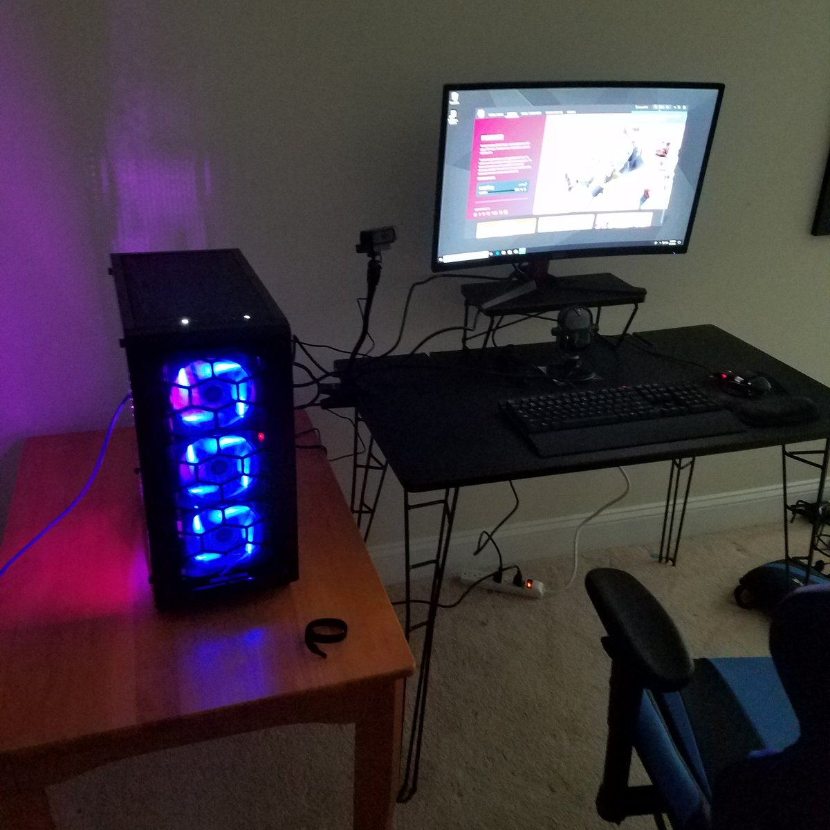 NiftyZauper's tweet image. Got this awesomeness yesterday from @DigitalStormPC.  Have already had a chance to play my 2 favorite games on it, and it performs like a gem, truly amazing stuff @DigitalStormPC.  #digitalstormpc #pcgaming #pcgamer #gamingcomputer #desktop #pcgamingrig