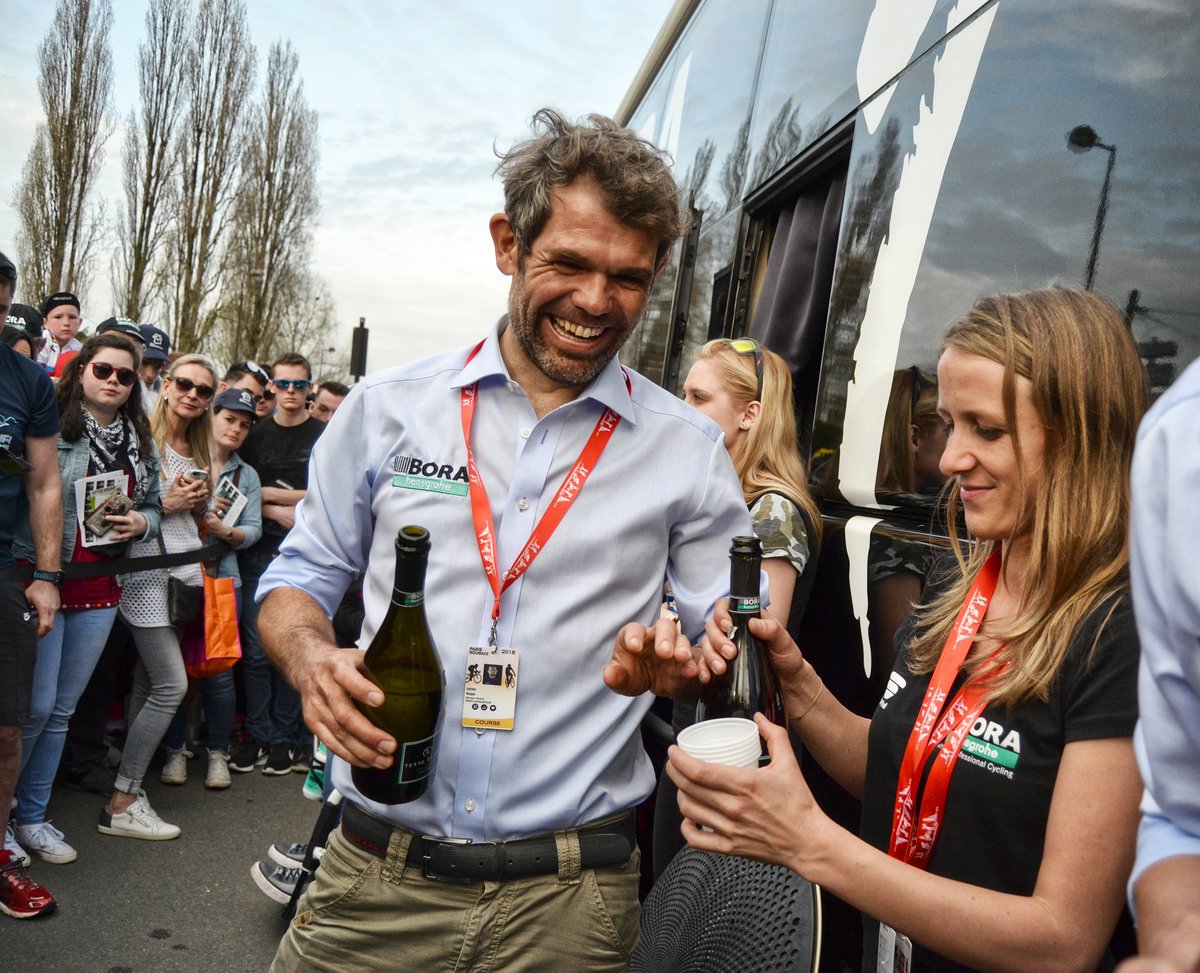TerrediGer's tweet photo. Time for a really special #throwbackthursday with an happy @RalphDenk celebrating the victory of @petosagan at Paris-Roubaix with Terre di Ger 🥂

Did you know that you can win our bottles and some other nice gadgets with the new @BORAhansgrohe app? Start now ✌ https://t.co/9Bq10K35DD