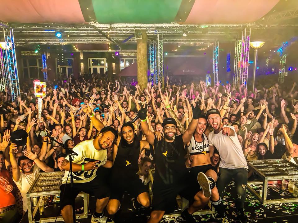 ArtistCapitol's tweet image. Het Faberplein ging helemaal los tijdens de #vierdaagsefeesten in Nijmegen. Het event vloog voorbij, maar gelukkig hebben we de foto’s nog… bit.ly/4daagsefeesten

#astridkunst #popgunnn #therichandfamous #onine