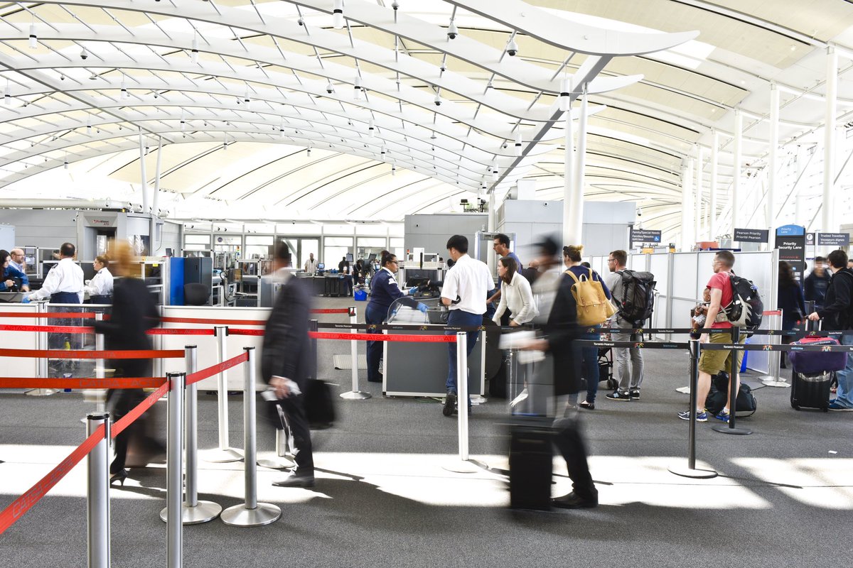 At airports, enter the screening of the contents of your smartphones At airports, enter the screening of the contents of your smartphones