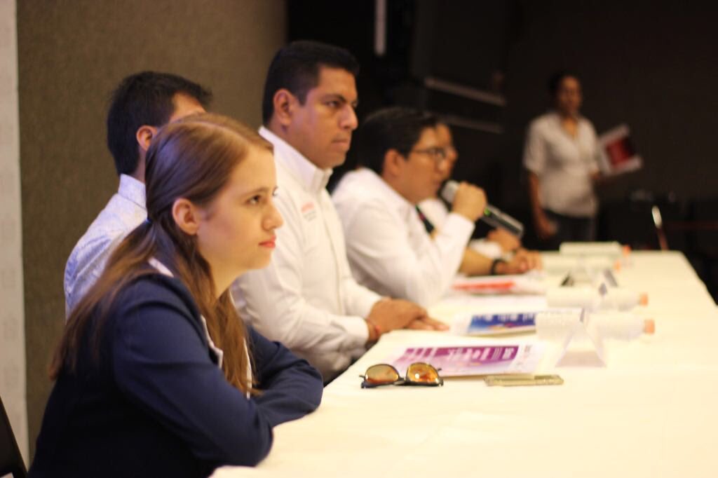 SEBIENTI_GobOax's tweet image. El coordinador de las @UM_Sedesoh, @RVillalana, acudió en representación de nuestra titular @Yola_MartinezL, al anuncio de las actividades del #MesDeLaJuventud que organiza el @Injeo_GobOax.
#JuntosConstruimosElCambio