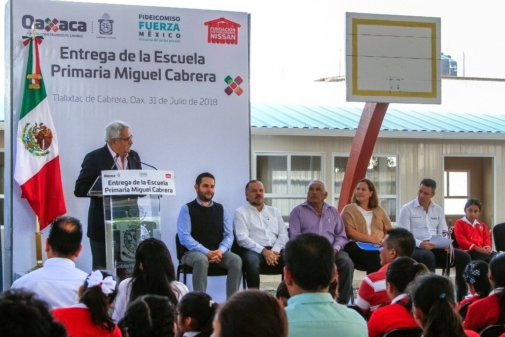 CornwallNissan's tweet photo. Fundación Distribuidores #Nissan y el Fideicomiso Fuerza México #FideicomisoFMx reconstruyen escuelas afectadas por el sismo en Oaxaca, Chiapas y Tlaxcala #Nissan_mx #FuerzaMéxico https://t.co/OSPRqNezcI https://t.co/bPjdp3kxIn