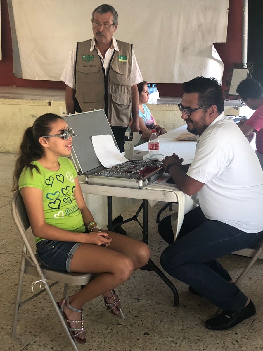 Continuando con Brigada Para Verte Mejor de <a href="/PBPSALUD/">Beneficencia Pública</a>,estamos en #NavaCoahuila en compañía de Sra. Belén Acosta de Velázquez, Primera dama,ofreciendo a la gente de 5 manantiales optometrías,lentes graduados, gracias a @eleazarchavez Coord de Dif Nte por su apoyo #FuerteCoahuilaes