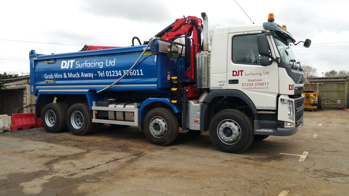 DJTsurfacing's tweet photo. Remember, if you need muckaway or aggregate deliveries give us a call on 01234 376011! #loveconstruction #muckaway #grabhire #bedfordshire https://t.co/agk61T6NdK