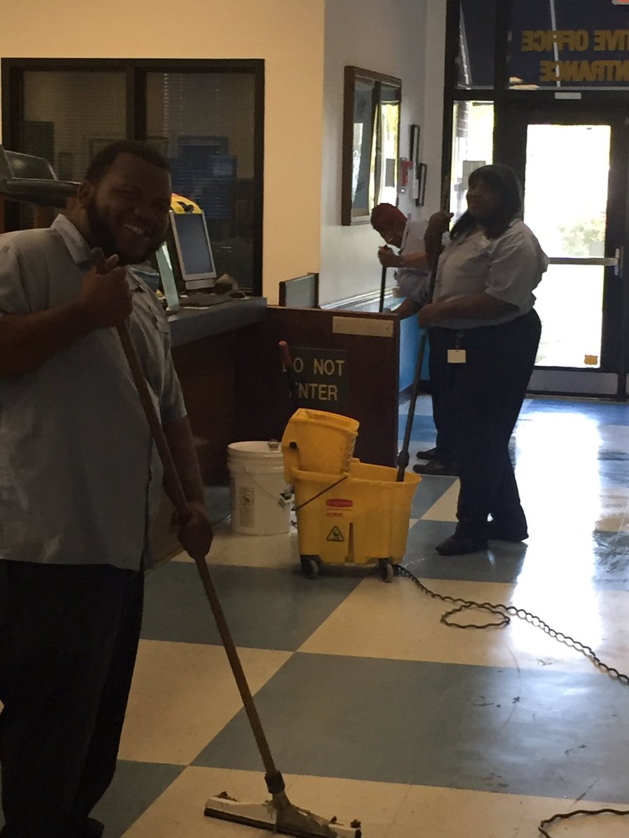 KellyCarterAP's tweet photo. We have the best custodial staff around!! Go Bruins!!!
@BHSHighSchool 
@BeBruin1 
@WilsonSchoolsNC https://t.co/a9MADxCyWD