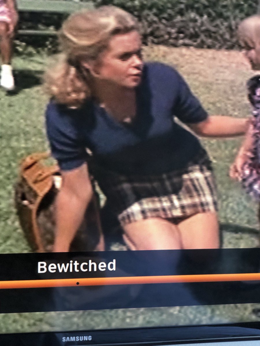 LisaKearth's tweet photo. Hey @LouisVuitton_US check this throw back out 😜 that’s the beautiful #ElizabethMontgomery #bewitched and I do believe that’s NOW a vintage LV ? Had to pause the show to make sure I was seeing this right! Did you know? #circa1968 https://t.co/MQgDWamFI0