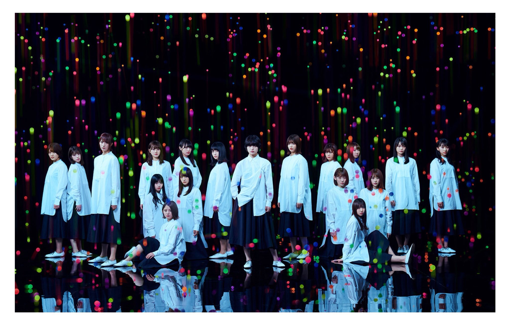 欅坂46写真集、シングル Amazon.co.jp: 欅坂46 ファースト写真集 『21人の未完成