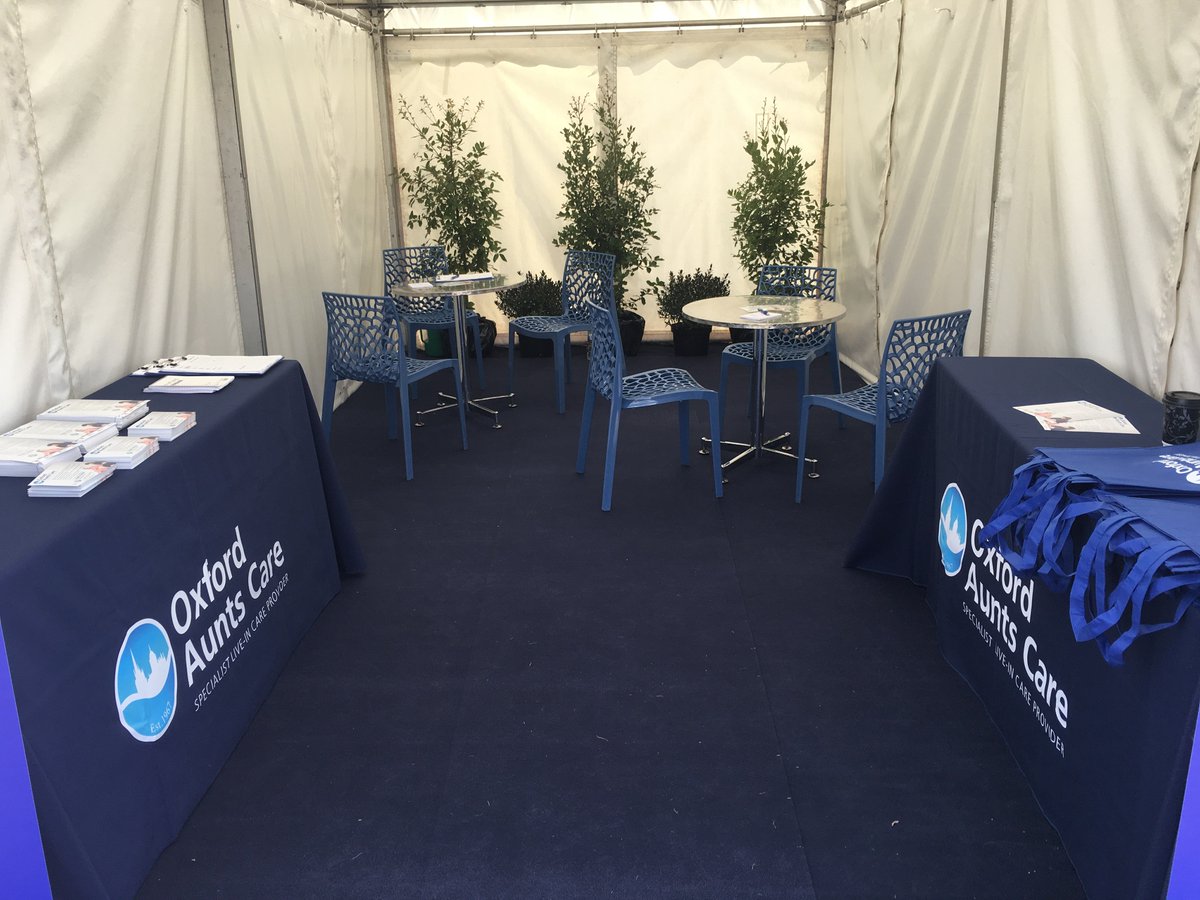 oxfordaunts's tweet photo. And we're here @BBCCountryfile @BlenheimPalace enjoying the weather and the company! #countryfile #countryfilelive https://t.co/pbRDgNFJ05