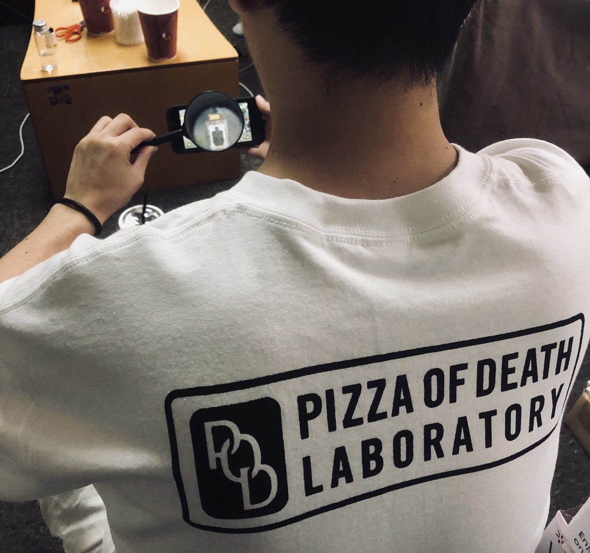 PODMOS's tweet photo. #研究中
#PUBG
#4倍スコープ×∞
#虫眼鏡
#但し
#進めない
#撃てない
#買うしかないな
#ハズキルーペ
#研究衣
#PODLAB https://t.co/7dEPjBhvbu