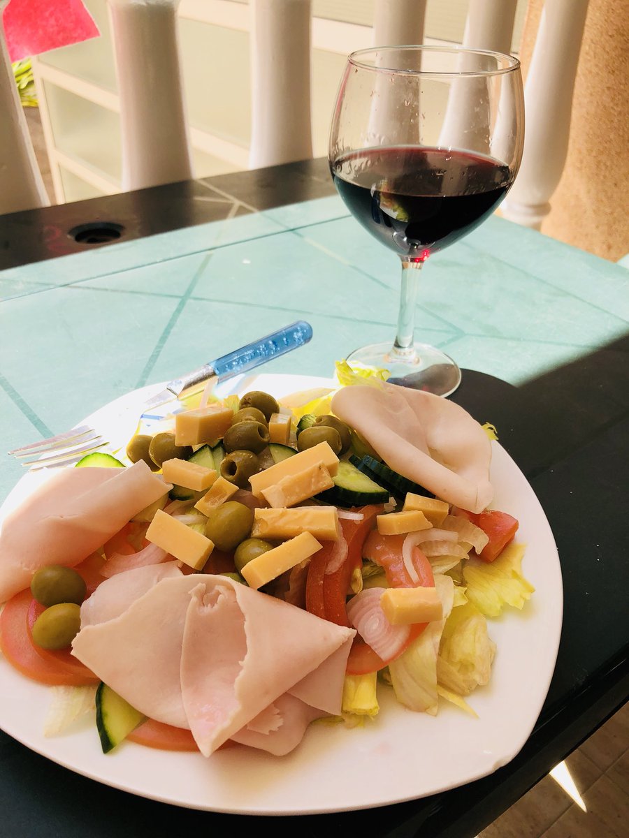 #Ostomy #foodporn #ileostomy #IBDSurgery #colorectalsurgery #salad #olives #redwine😜😜 and able to eat in peace, pure #Heaven