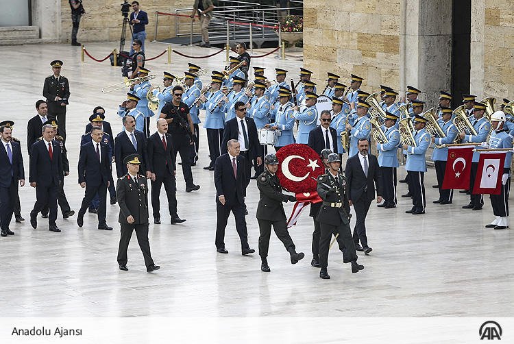 anadoluajansi's tweet photo. Cumhurbaşkanı Erdoğan, YAŞ üyeleri ile Anıtkabir'i ziyaret etti https://t.co/sAbFFJ1SRe