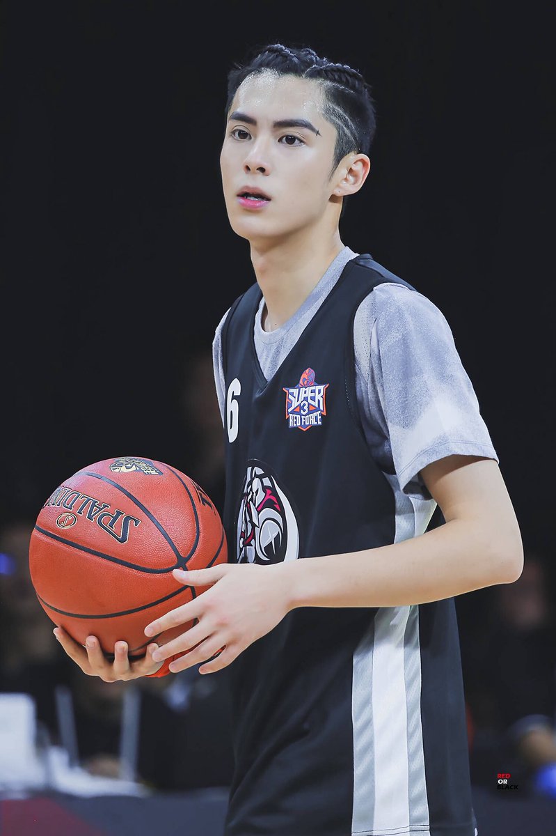 Dylan Wang Daily 😎 on X: [HD] 180713 Super3 Basketball Competition cr:  kerria #DylanWang #王鹤棣  / X