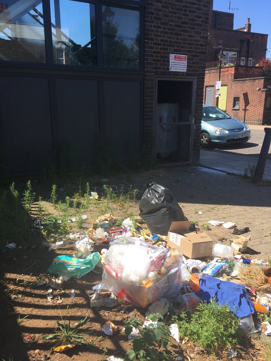 McConnellDesign's tweet photo. @TowerHamletsNow @VickyParkLondon Let’s hope no-one goes via Arbery Road/ corner of Strahan Road. Please take action urgently to resolve refuse issues on this corner #healthandsafety #healthhazard https://t.co/wZGJ0xCtO1