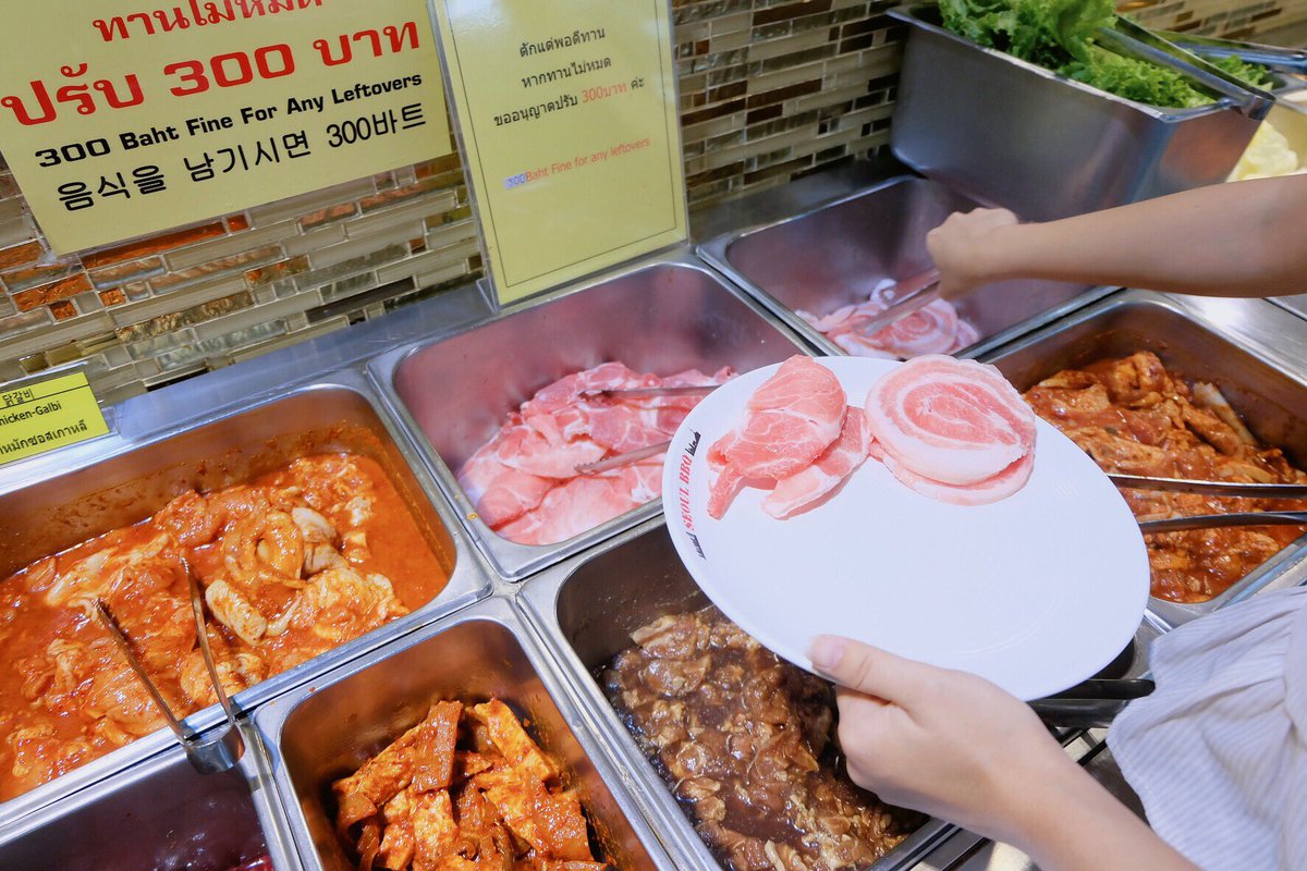 kongmantongkin's tweet photo. 📍บุฟเฟต์หมูสามชั้นย่าง Seoul BBQ
มากินหลายรอบเเล้ว อร่อยและมีของให้เลือกเยอะมากกกก ราคา299บาทเท่านั้นรวมน้ำแล้ว 
พนงบริการดีเปลี่ยนเตาให้บ่อย 
อยู่ใกล้ๆ MRTเพชรบุรีเลย เดินต่ออีกประมาณ10นาทีร้านอยู่เเถวๆตึกแกรมมี่ #อร่อยไปแดก #อร่อยบอกต่อ @aroii @ReviewAroii https://t.co/hKNTRL8cIS