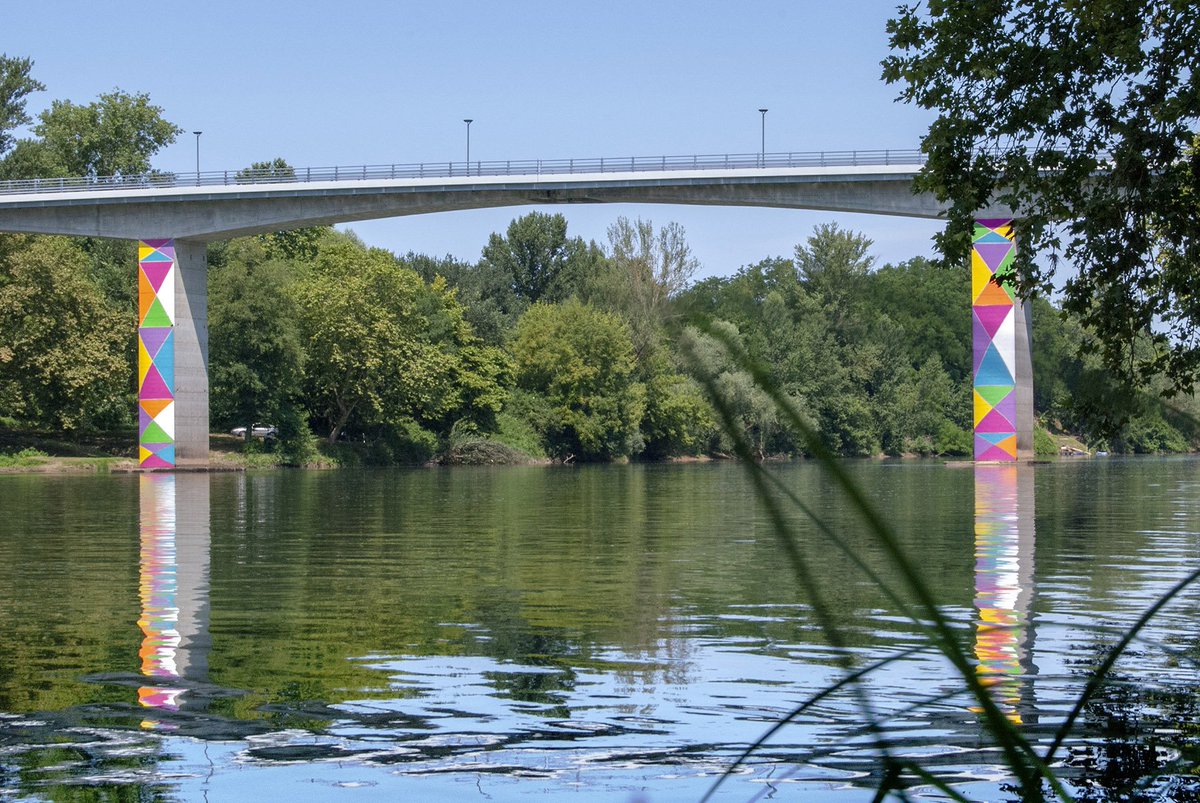 Christo_Guelov's tweet photo. Pont Couleur! June 2018 - Villemur, Toulouse.
#colorbridge, #colorconnecting, #bridgemania, #emotioninpublicspace, #purecolor, #changetheworldwithcolor, #connectspace, #colorintheriver.. https://t.co/GqTYjGqIsk