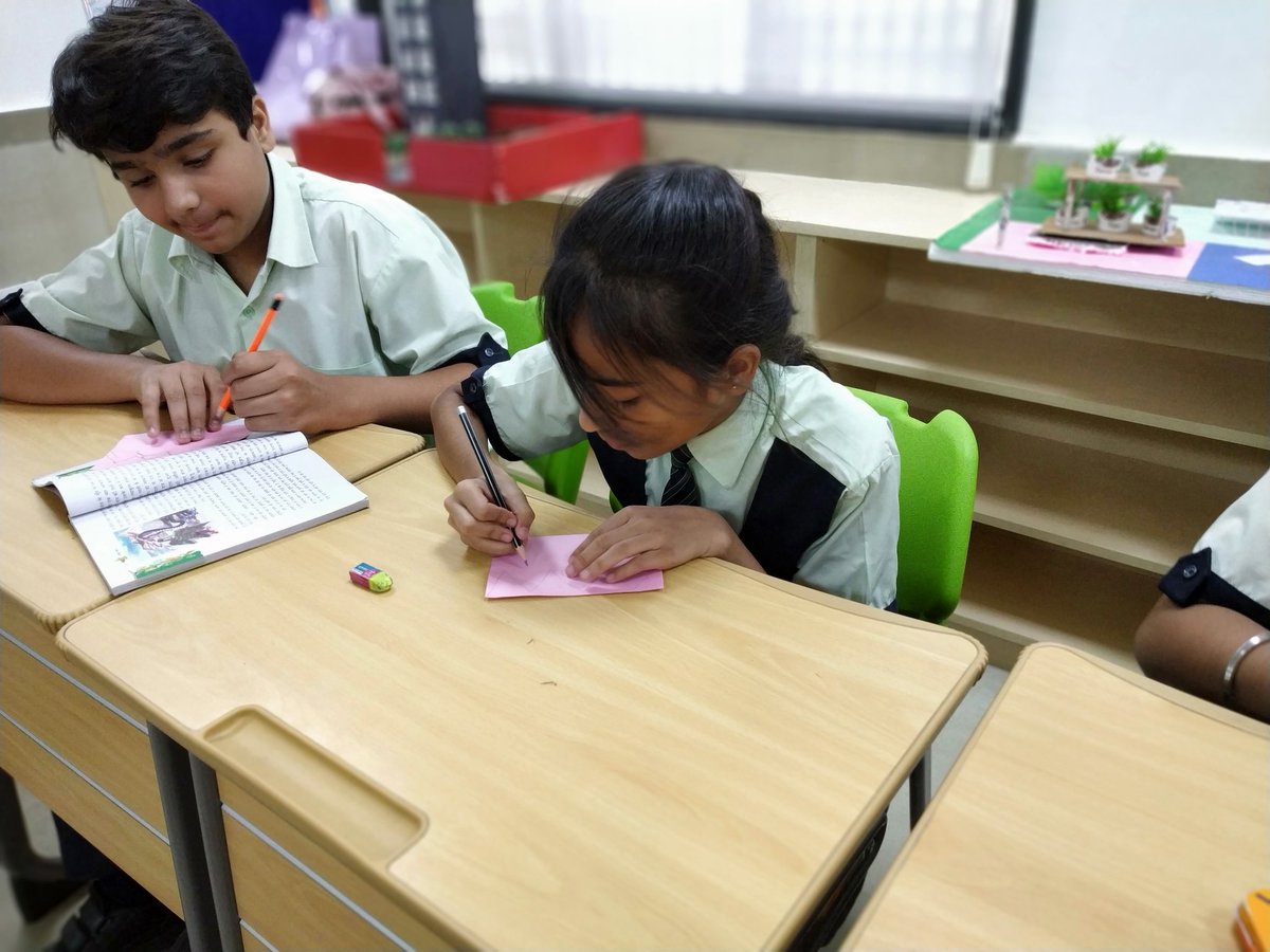 Tanujasharma123's tweet photo. Chitro duara  Kahani  varnun by class 8# Hindi activity # learning by different way #  sapna_ sukul@ https://t.co/WSLtTcNQuS