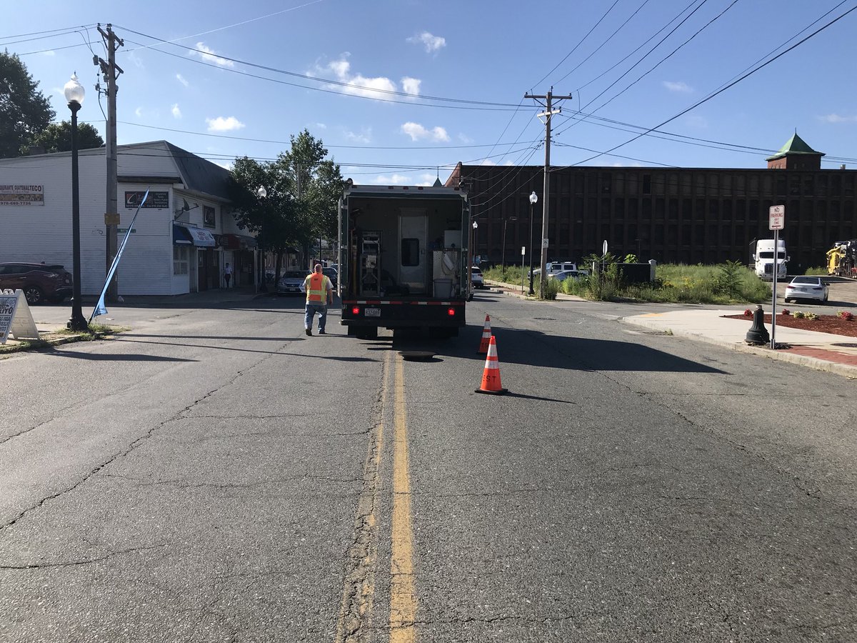 lawrencepolice's tweet photo. Lane reduction in front of 651 Broadway for sewer work. https://t.co/zxu85rl1Wq
