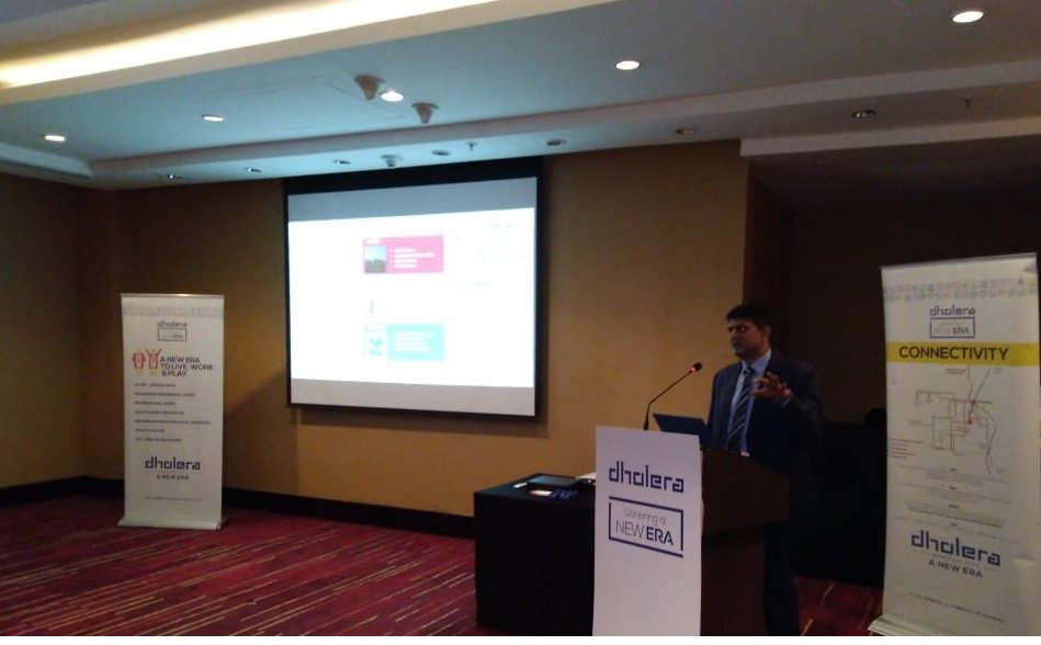 DholeraOfficial's tweet photo. MD, DICDL @JpShivahare addressing the industry audience on India's leading #futuristic, #smart #sustainable #industrialcity with #futureready #worldclass #PlugnPlayInfra
#smartinfrastructure #futureready #dholera4iz #WorldClassInfrastructure #makeindholera #EODB #Largelandparcels https://t.co/VH403WZuzJ
