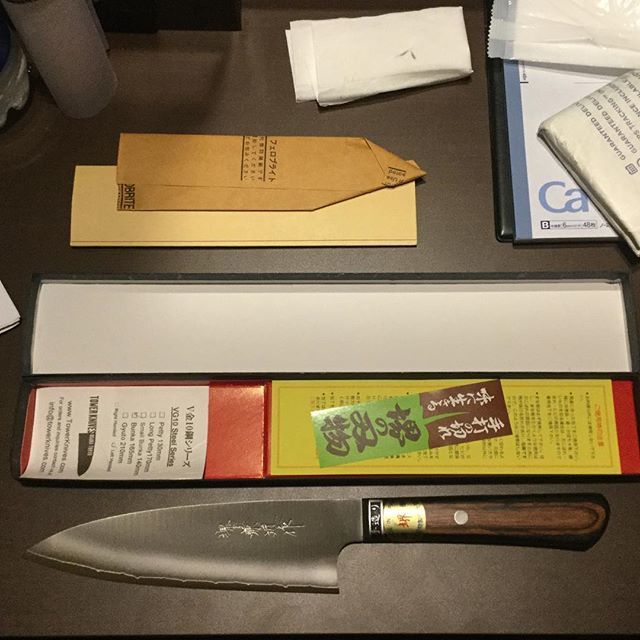 #Left-handed Japanese #bunka #knife, handmade and #hand-sharpened in Osaka by a third generation sharpener with 50 years of experience.
#towerknives #osakavacation