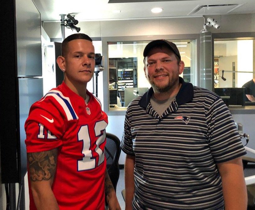 toucherandhardy's tweet photo. Here’s Joe (left) and Brandon (right). Joe has dedicated his body to Boston sports. Brandon lives in his mom’s basement and needs the money. Who should move onto Final Townie Jeopardy? Are you #TeamTownieJoe or #TeamTownieBrandon ? https://t.co/zwYJQ8oyYh