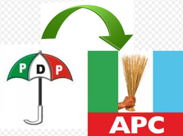 notitiatv's tweet photo. Kwara state PDP state members defect to APC. Claim they can't work with @bukolasaraki . @OfficialPDPNig @APCNigeria @KwaraAPC https://t.co/ZdMN7FNDOK